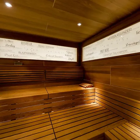 Parkhotel - Traditional Luxury Hotel