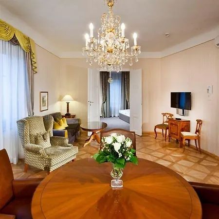 فندق Parkhotel - Traditional Luxury 4*