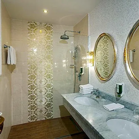 Parkhotel - Traditional Luxury