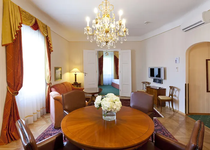 Parkhotel - Traditional Luxury Hotel